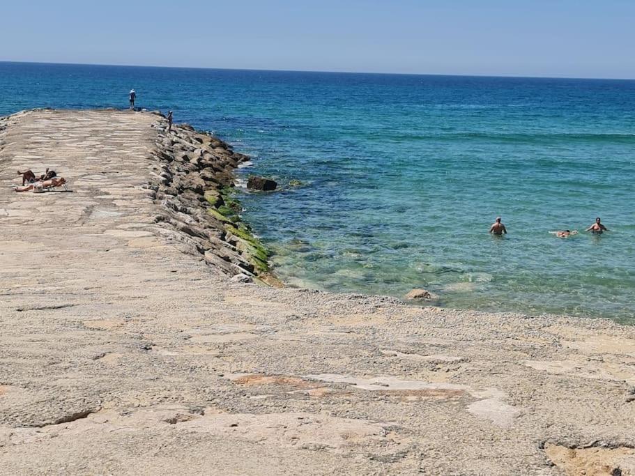 "Linda'S Guest House" Beach House With Private Patio & Hot Tub, 3 Min From The Beach Costa de Caparica Zewnętrze zdjęcie