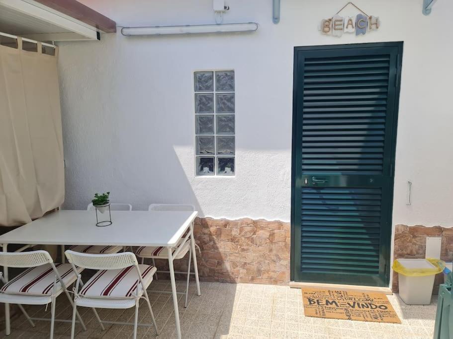"Linda'S Guest House" Beach House With Private Patio & Hot Tub, 3 Min From The Beach Costa de Caparica Zewnętrze zdjęcie